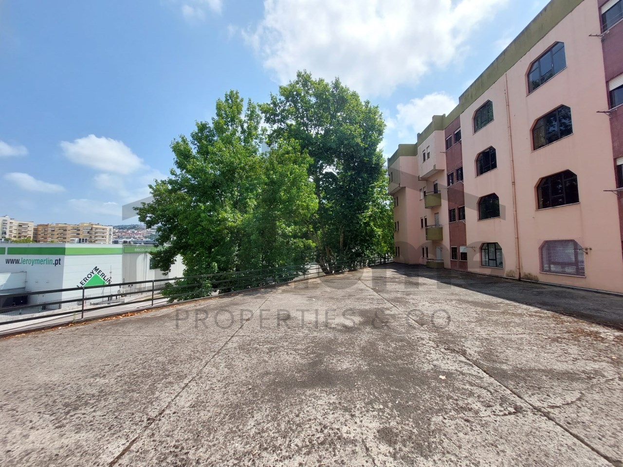 APARTAMENTO T2 PARA ARRENDAMENTO NO VALE DAS FLORES