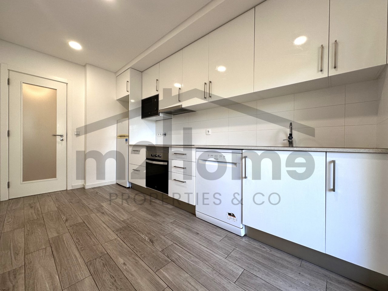 APARTAMENTO T1 PARA ARRENDAMENTO